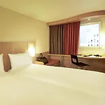 イビス サントル プティ フランス ホテル 3*