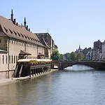 イビス サントル プティ フランス